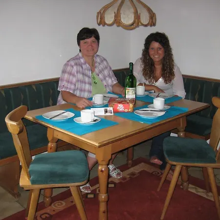 Hoelzlbauer アパート