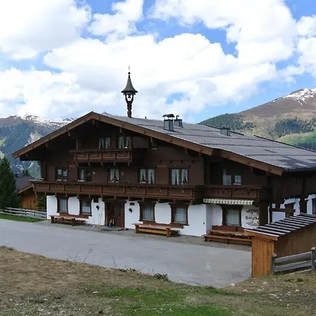 Hoelzlbauer アパート クリムル